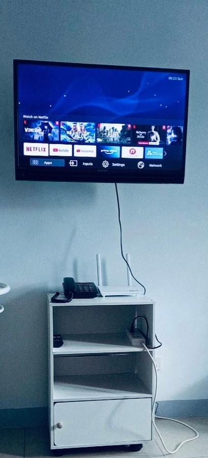 Beacon Makati Condo Free Pool Access Free Wifi 100Mbps & Free Netflix Манила Екстериор снимка