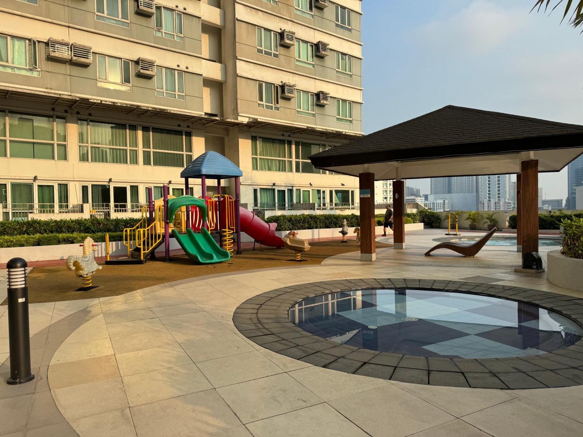 Beacon Makati Condo Free Pool Access Free Wifi 100Mbps & Free Netflix Манила Екстериор снимка