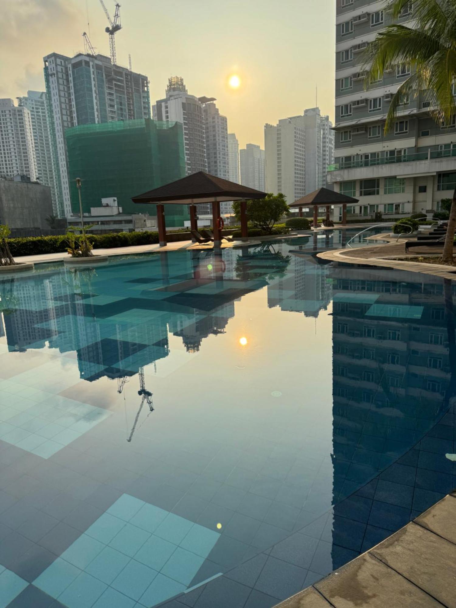 Beacon Makati Condo Free Pool Access Free Wifi 100Mbps & Free Netflix Манила Екстериор снимка